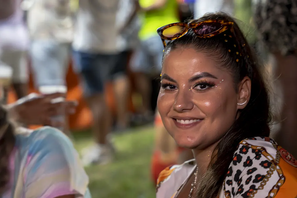 Mala Vida food truck Tenerife Galeria de fotos chica sonriendo