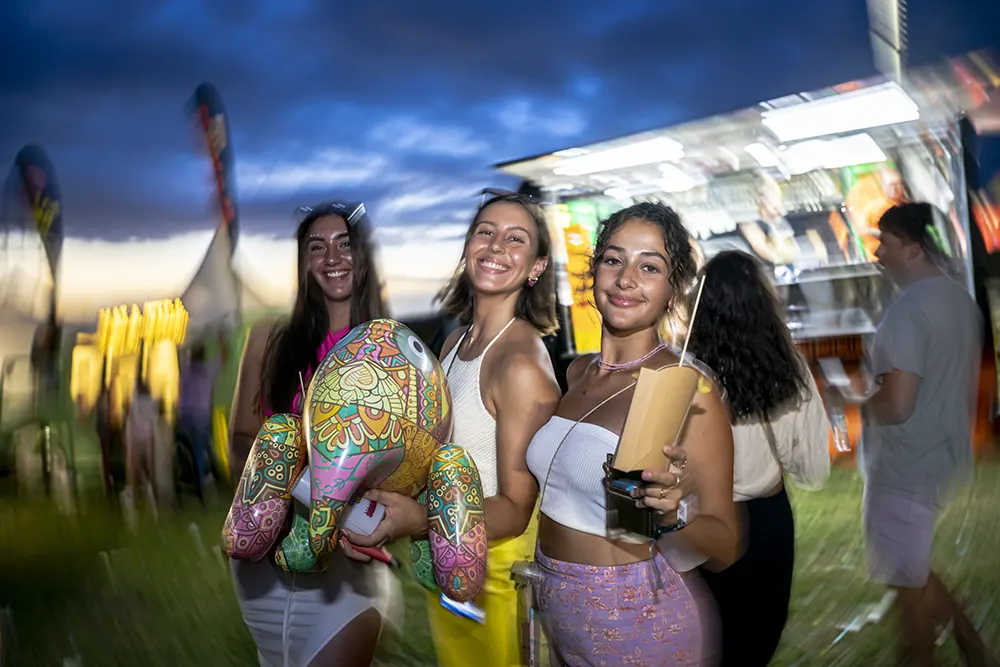 Mala Vida food truck Tenerife Galeria de fotos chicas con globos