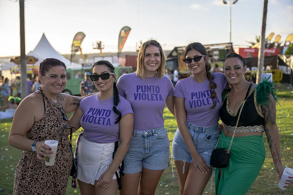 Mala Vida food truck Tenerife Galeria de fotos chicas punto violeta